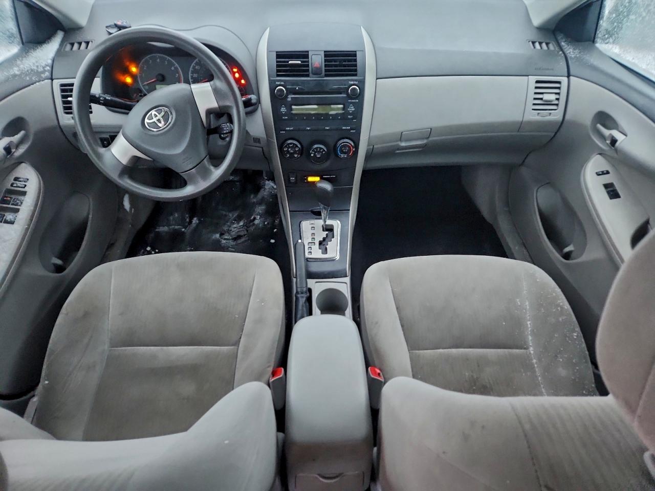 Toyota Corolla Base Image 2