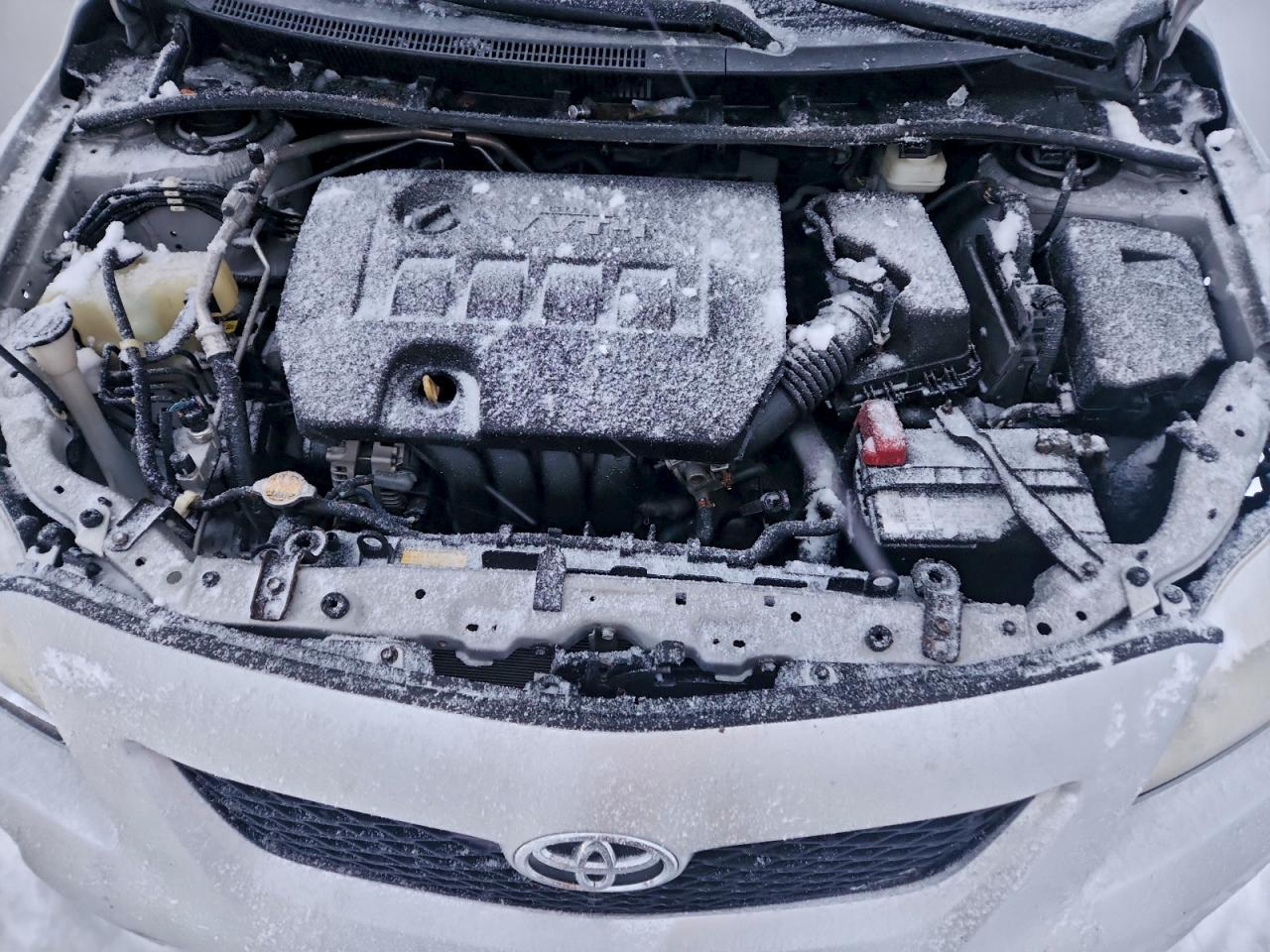 Toyota Corolla Base Image 8
