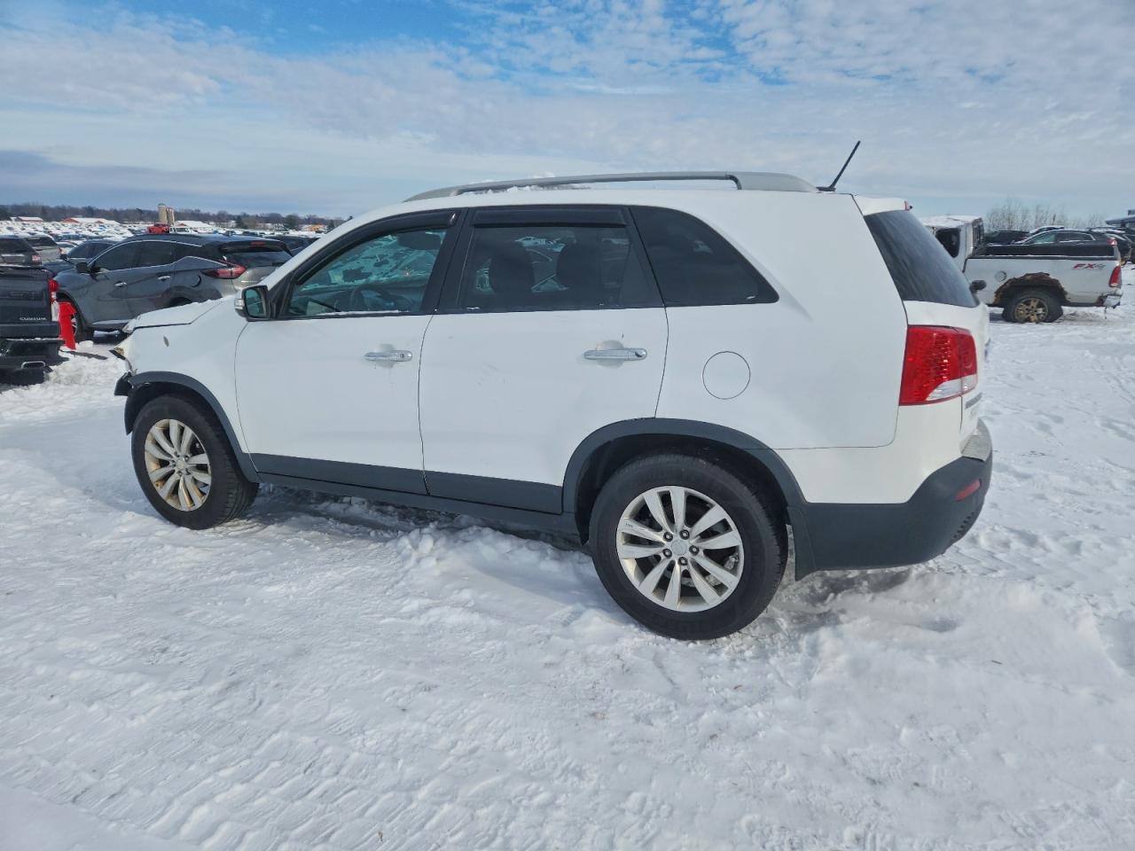 Kia Sorento Base Image 2