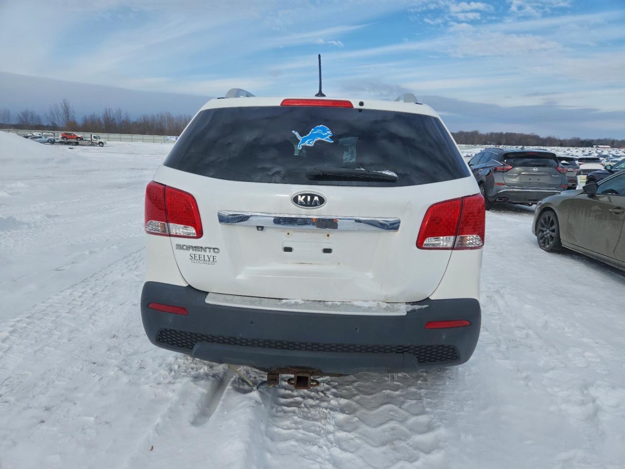 Kia Sorento Base Image 8