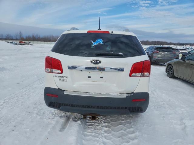 Kia Sorento Base Image 8