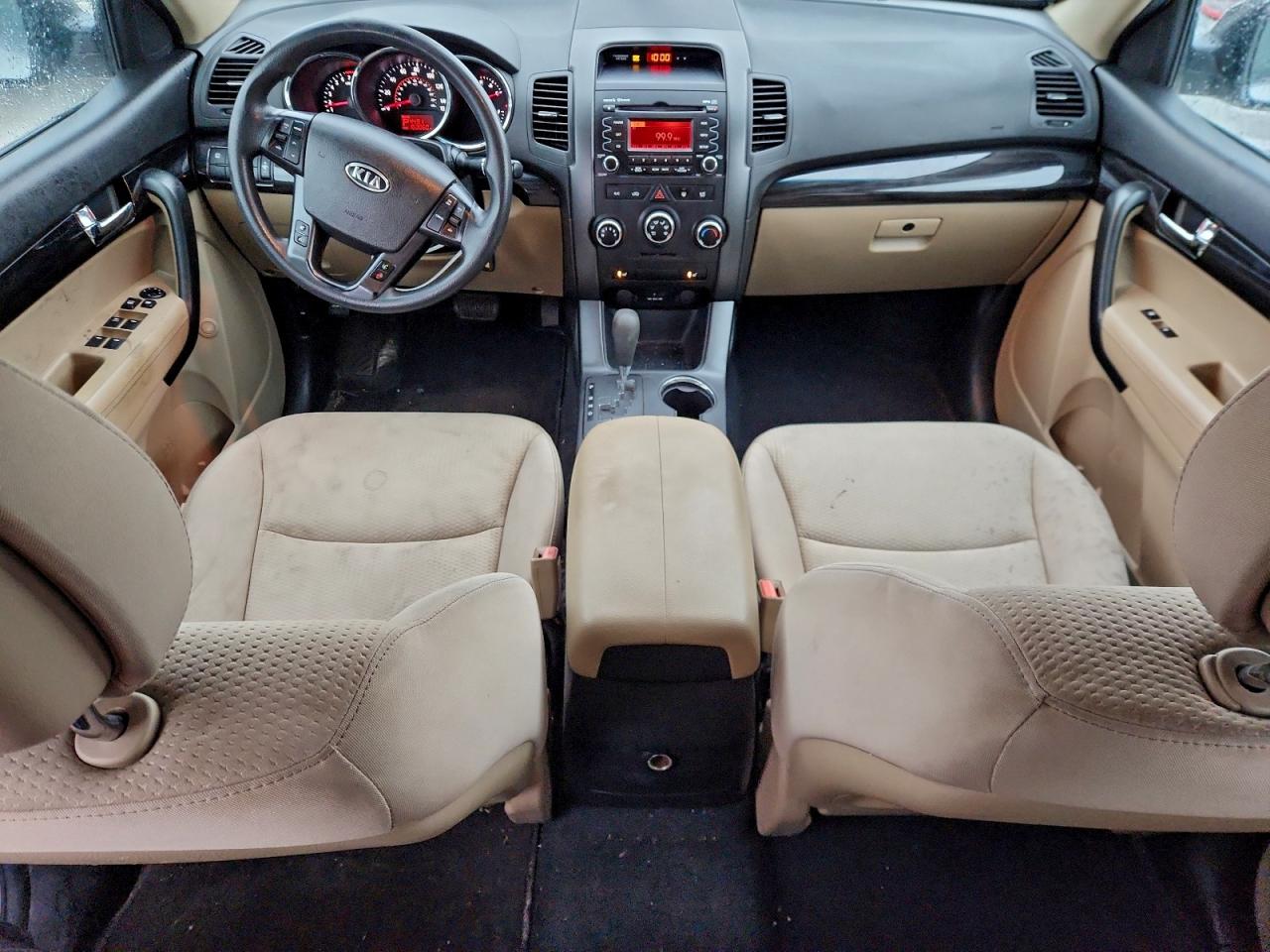 Kia Sorento Base Image 5