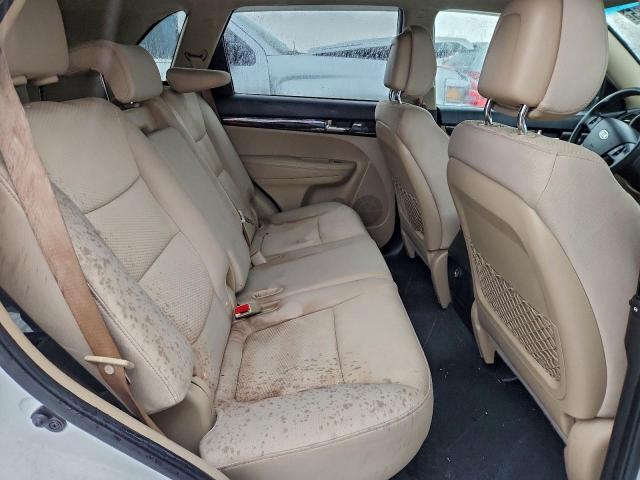 Kia Sorento Base Image 12