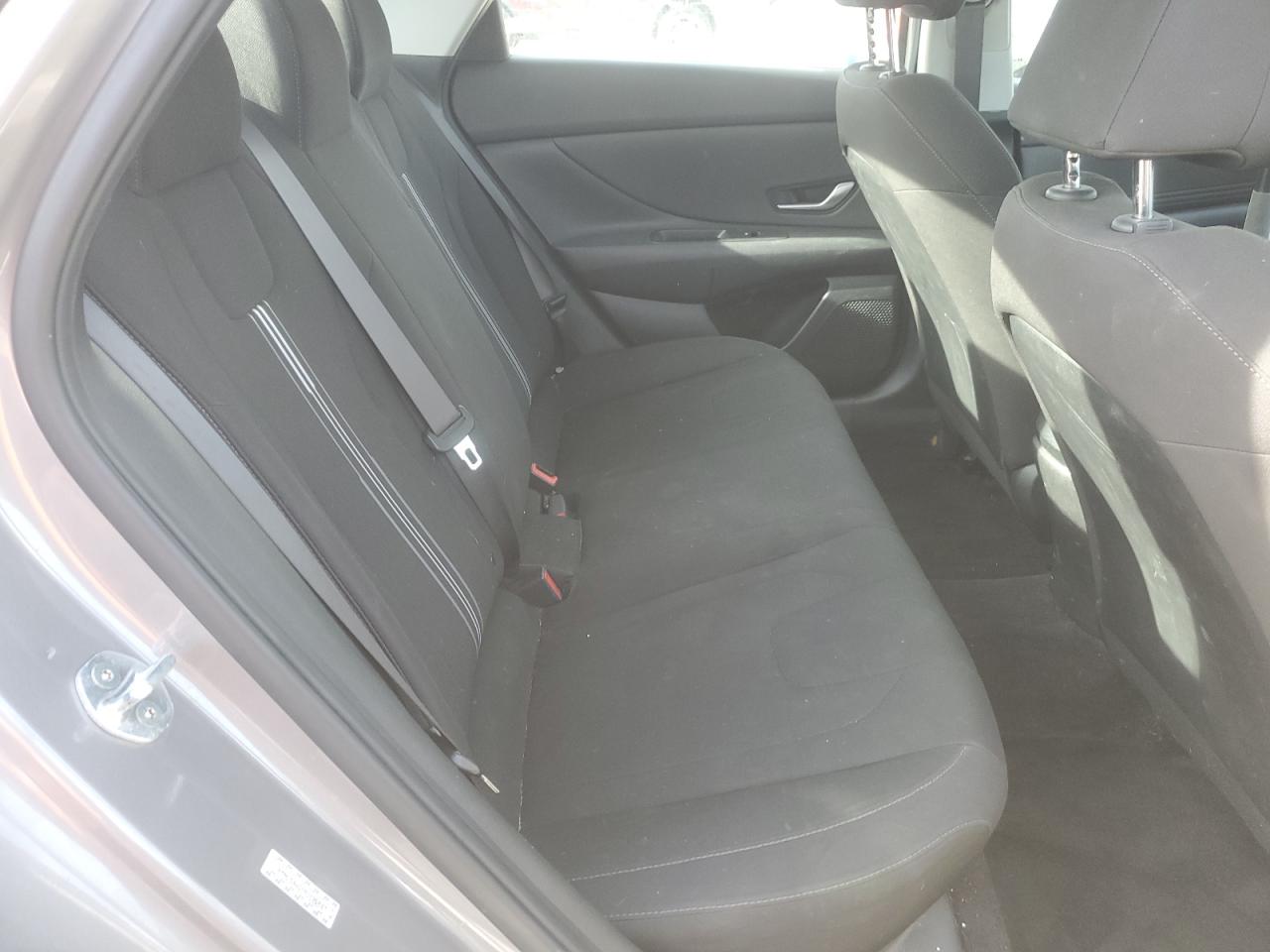 Hyundai ELANTRA Sel Image 11