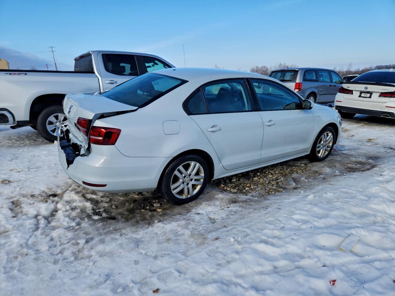 Volkswagen Jetta S Image 3