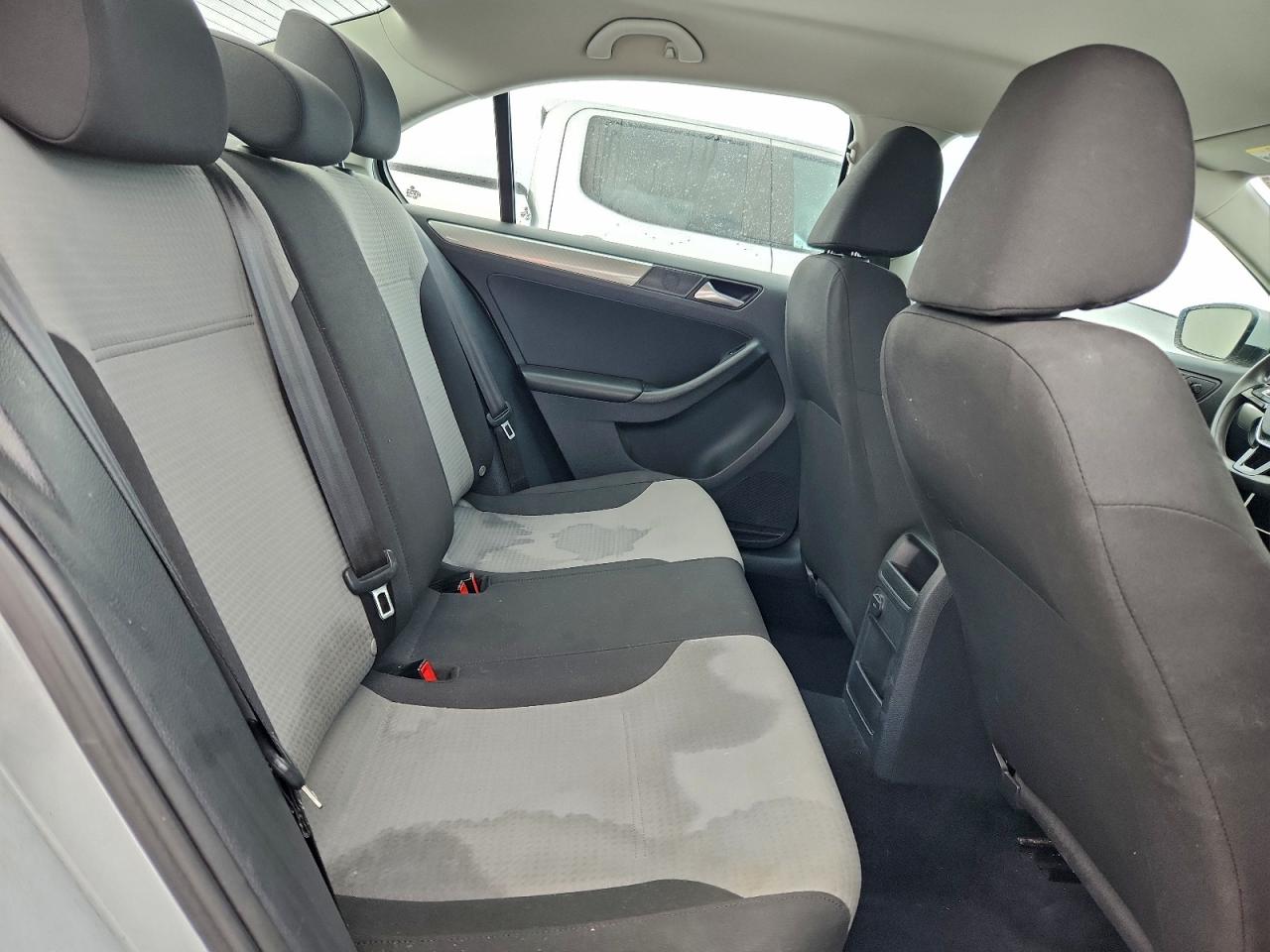 Volkswagen Jetta S Image 7