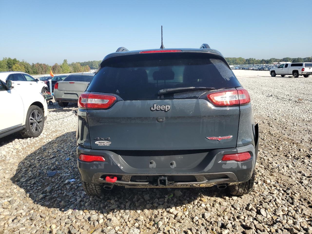 Jeep Cherokee Trailhawk Image 8