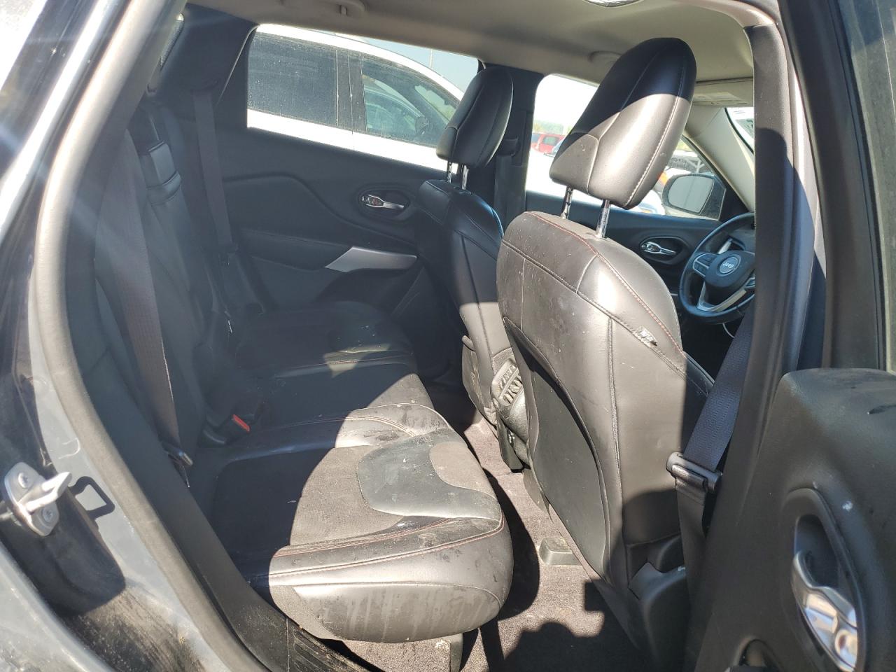 Jeep Cherokee Trailhawk Image 6