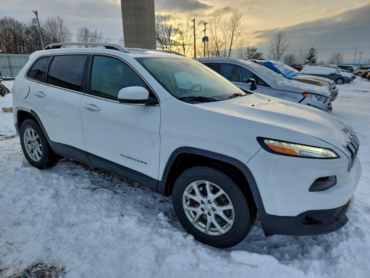 Jeep Grand Cherokee Latitude Image 2