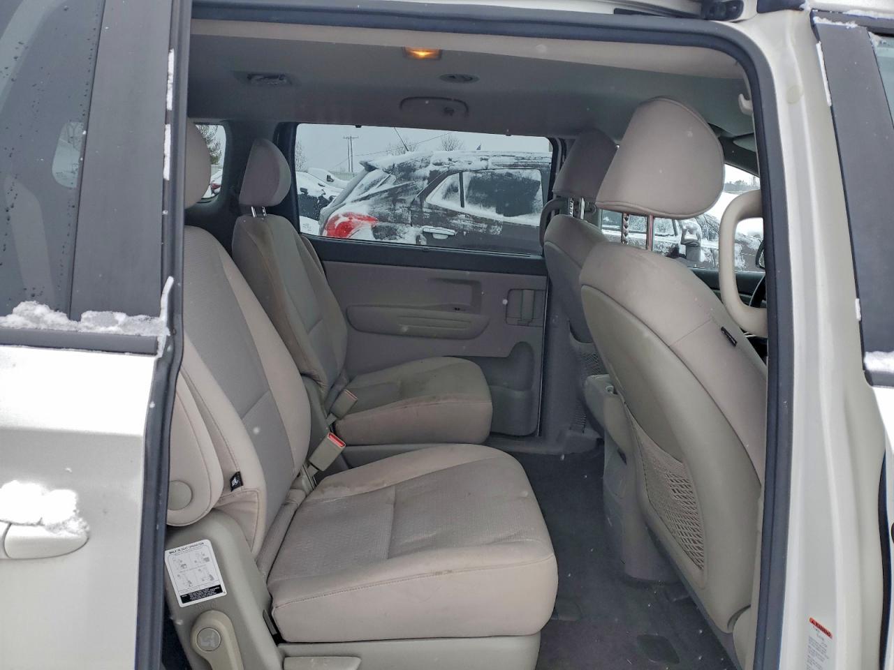 Kia Sedona Lx Image 2