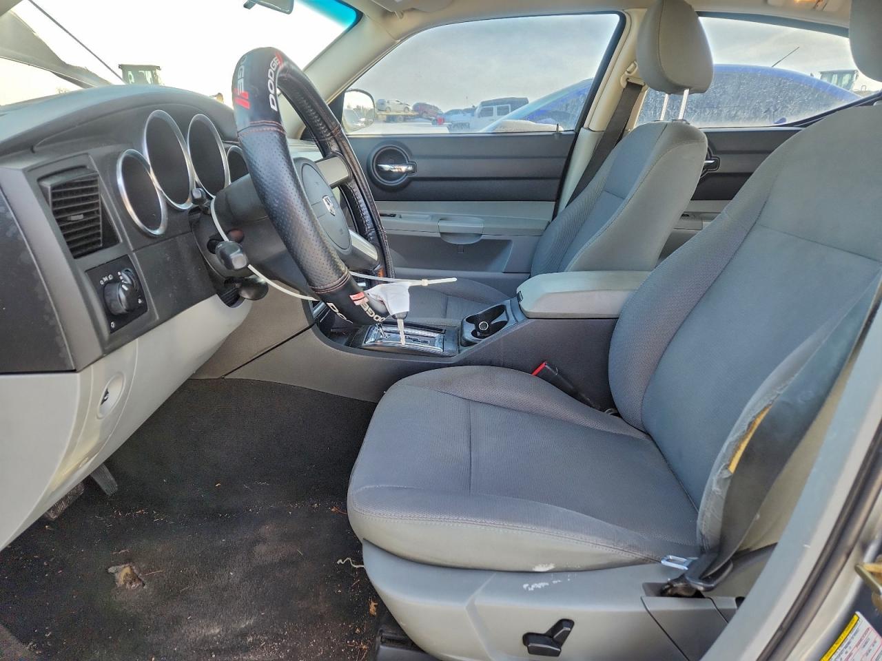 Dodge Charger Se Image 4