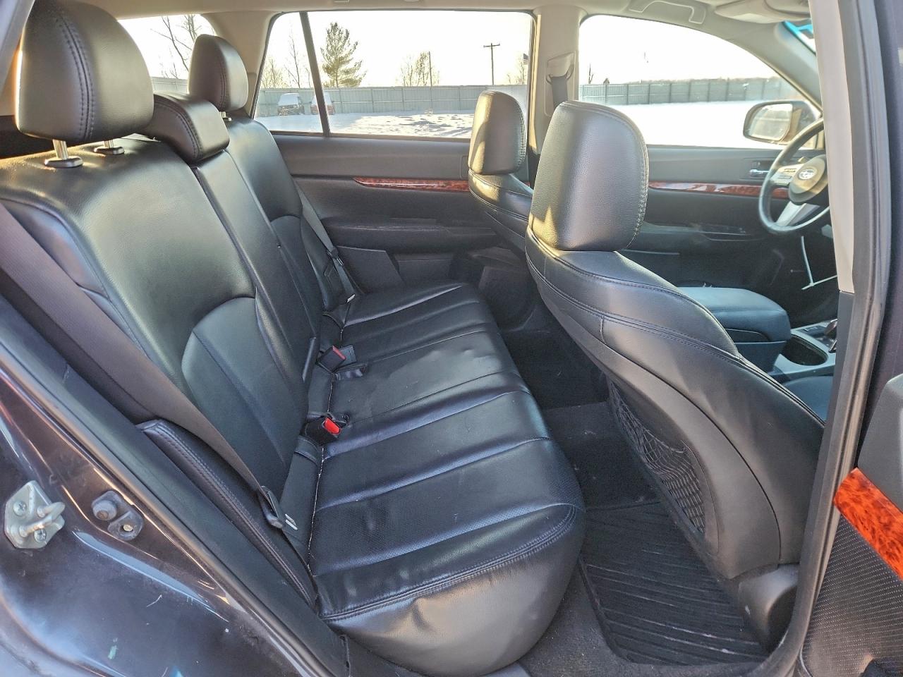 Subaru Outback 2.5i Limited Image 12