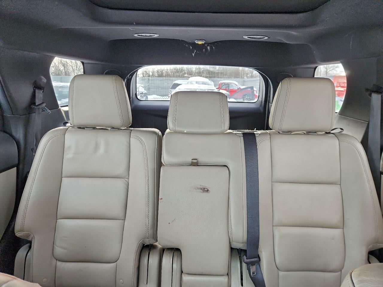 Ford Explorer Limited Image 8