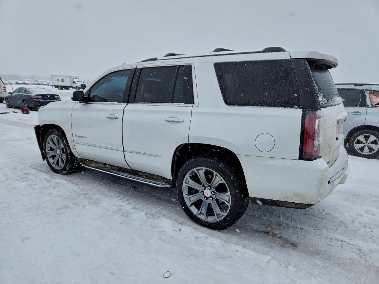 GMC Yukon Denali Image 2