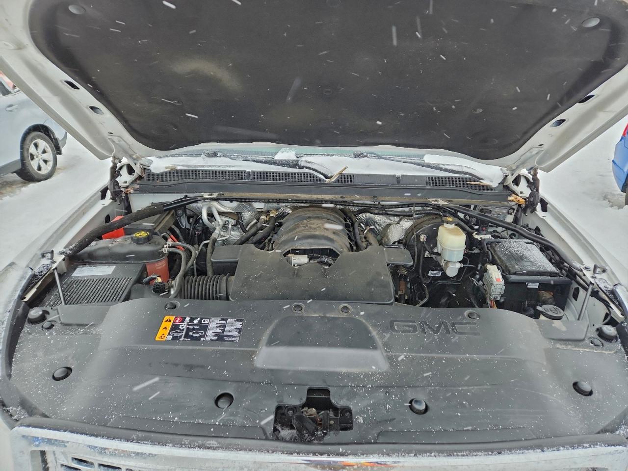 GMC Yukon Denali Image 8