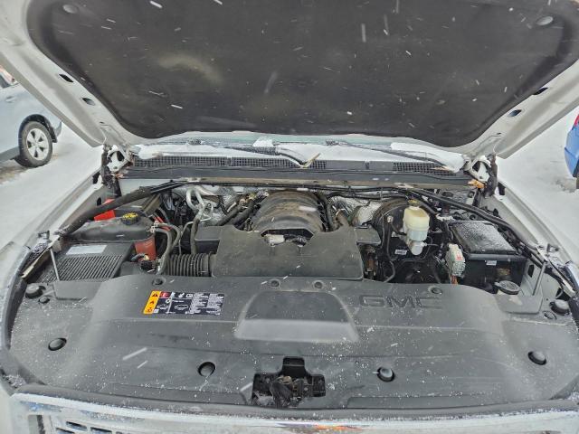 GMC Yukon Denali Image 8