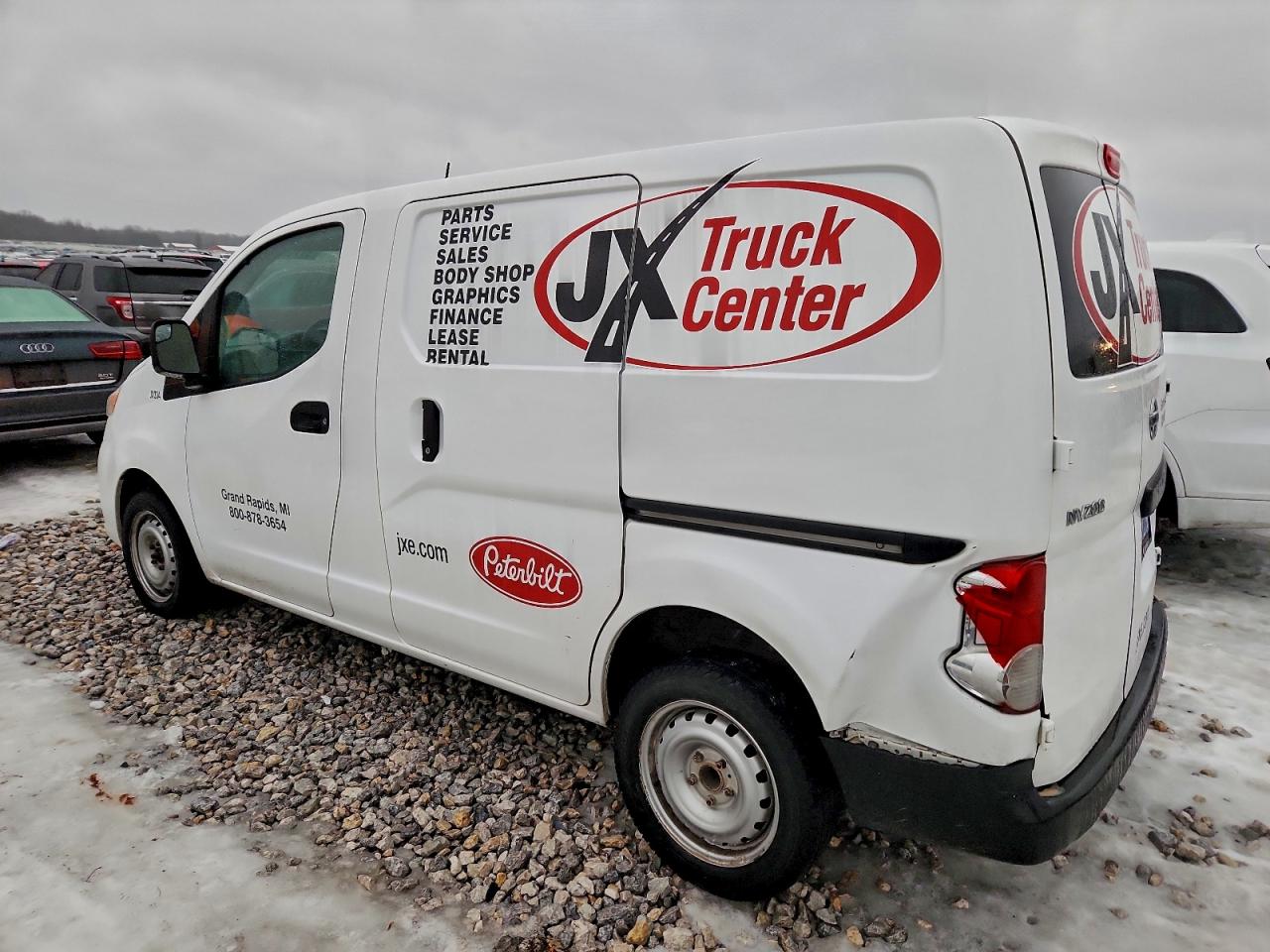 Nissan Nv 2.5s Image 8