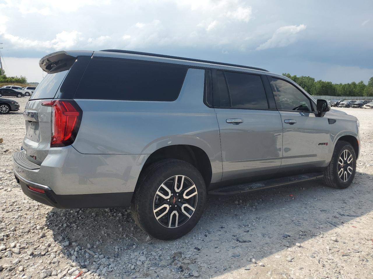 GMC Yukon K1500 At4 Image 9