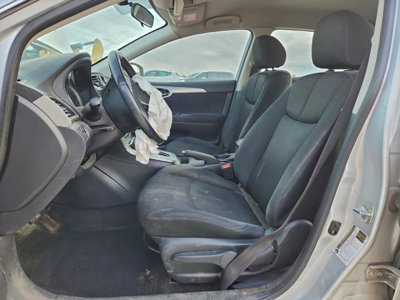 Nissan Sentra S Image 9