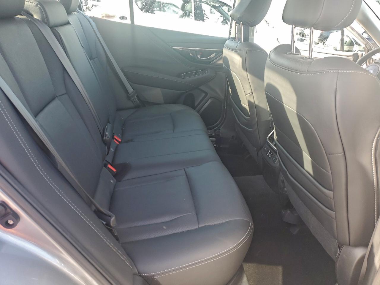 Subaru Legacy Limited Image 9