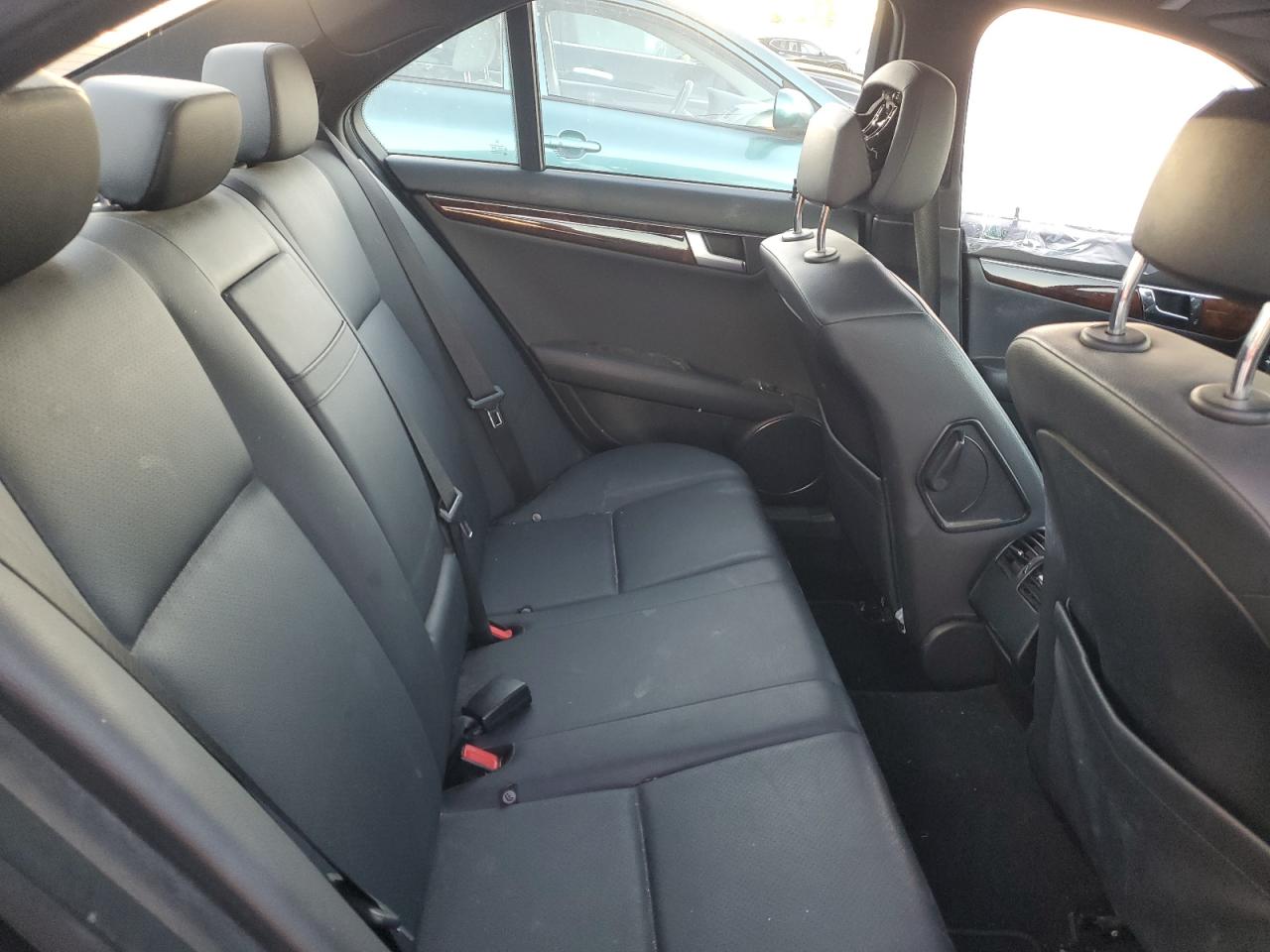 Mercedes-Benz C-Class 300 Image 6