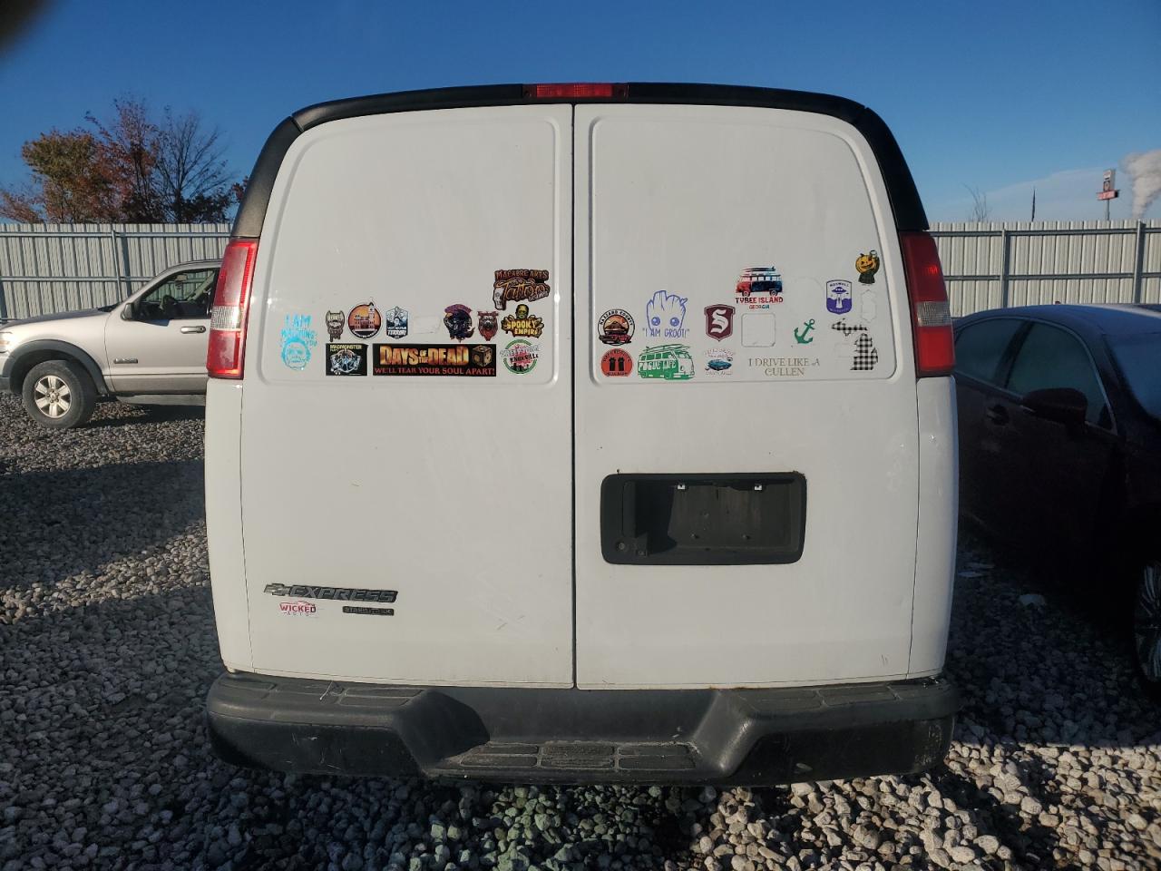 Chevrolet Express Image 10