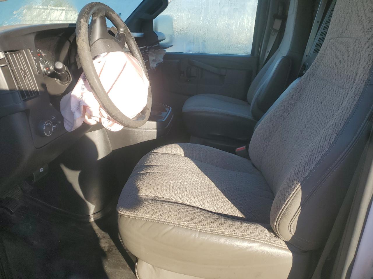 Chevrolet Express Image 4