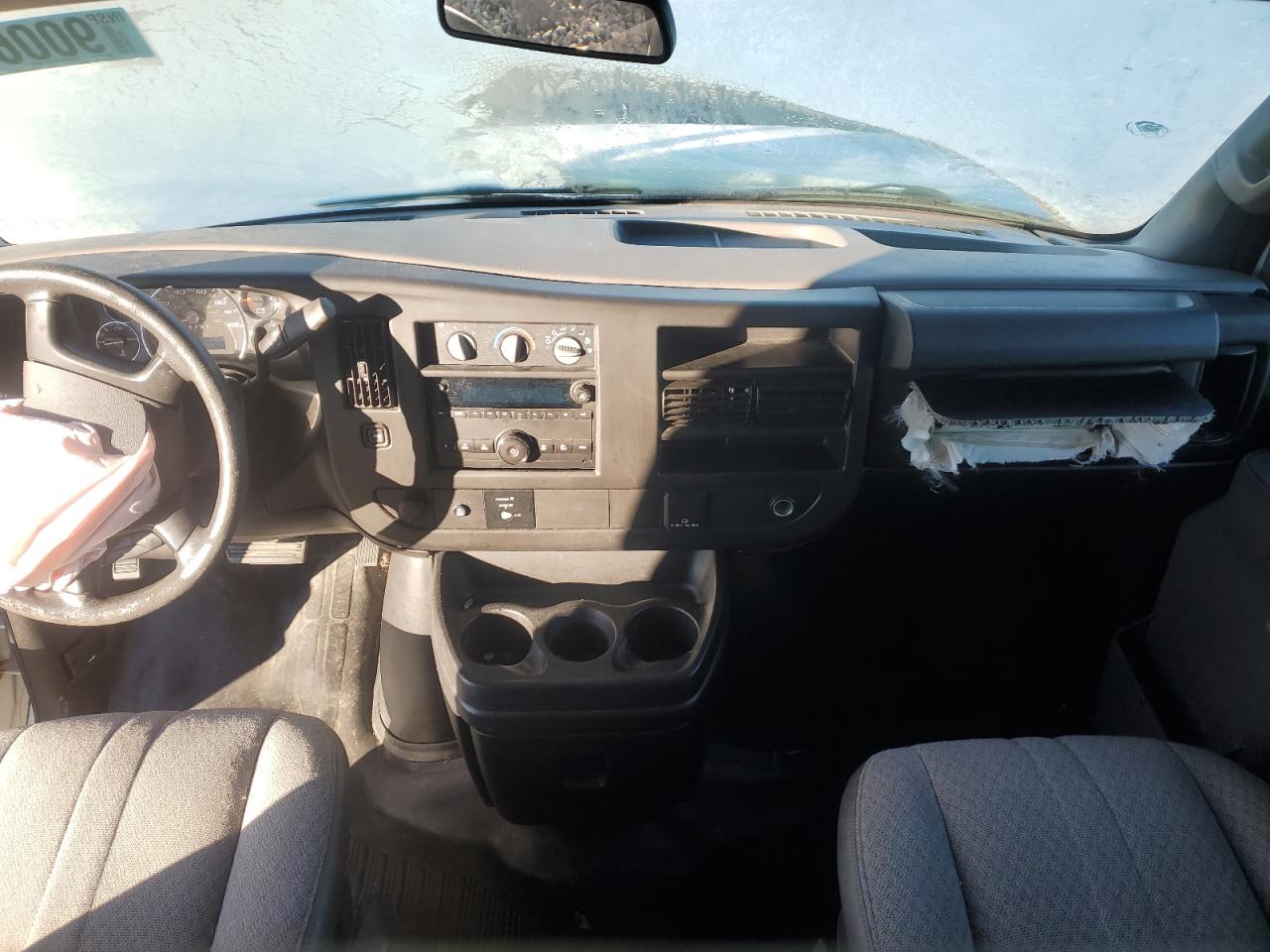 Chevrolet Express Image 2