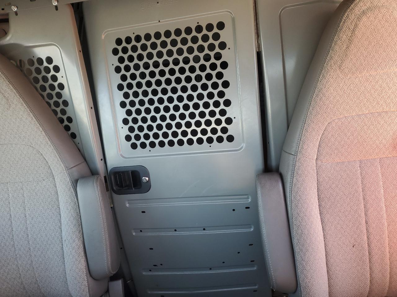 Chevrolet Express Image 13