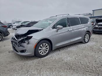  Salvage Chrysler Pacifica