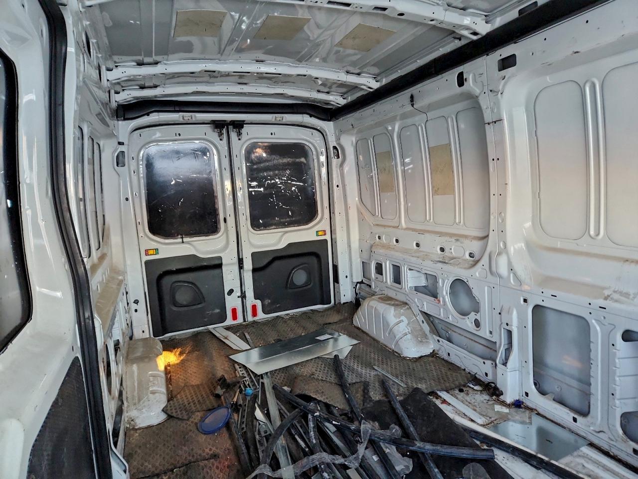 Ford Transit T-350 Image 9