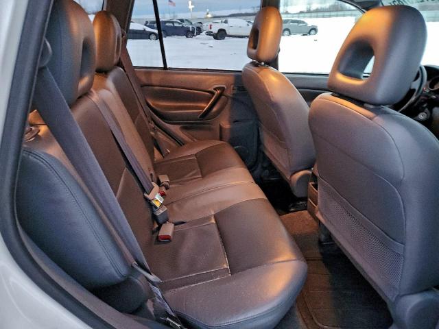 Toyota RAV4 Image 11