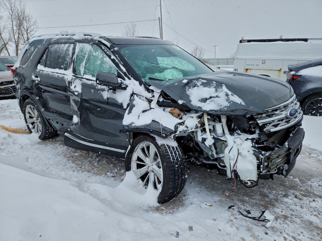 Ford Explorer Limited Image 4