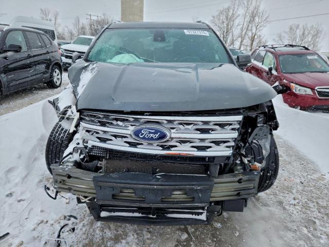Ford Explorer Limited Image 11