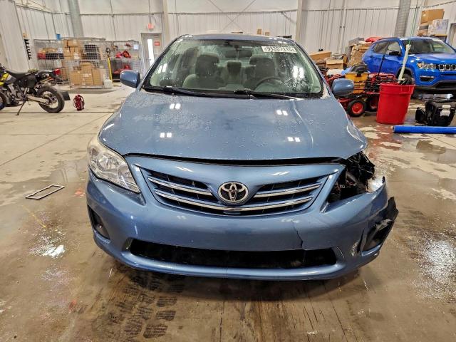 Toyota Corolla Base Image 9