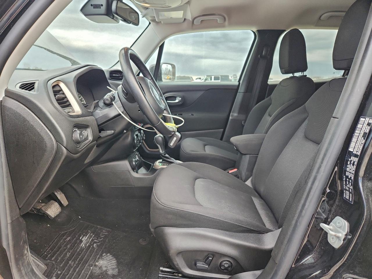 Jeep Renegade Latitude Image 4