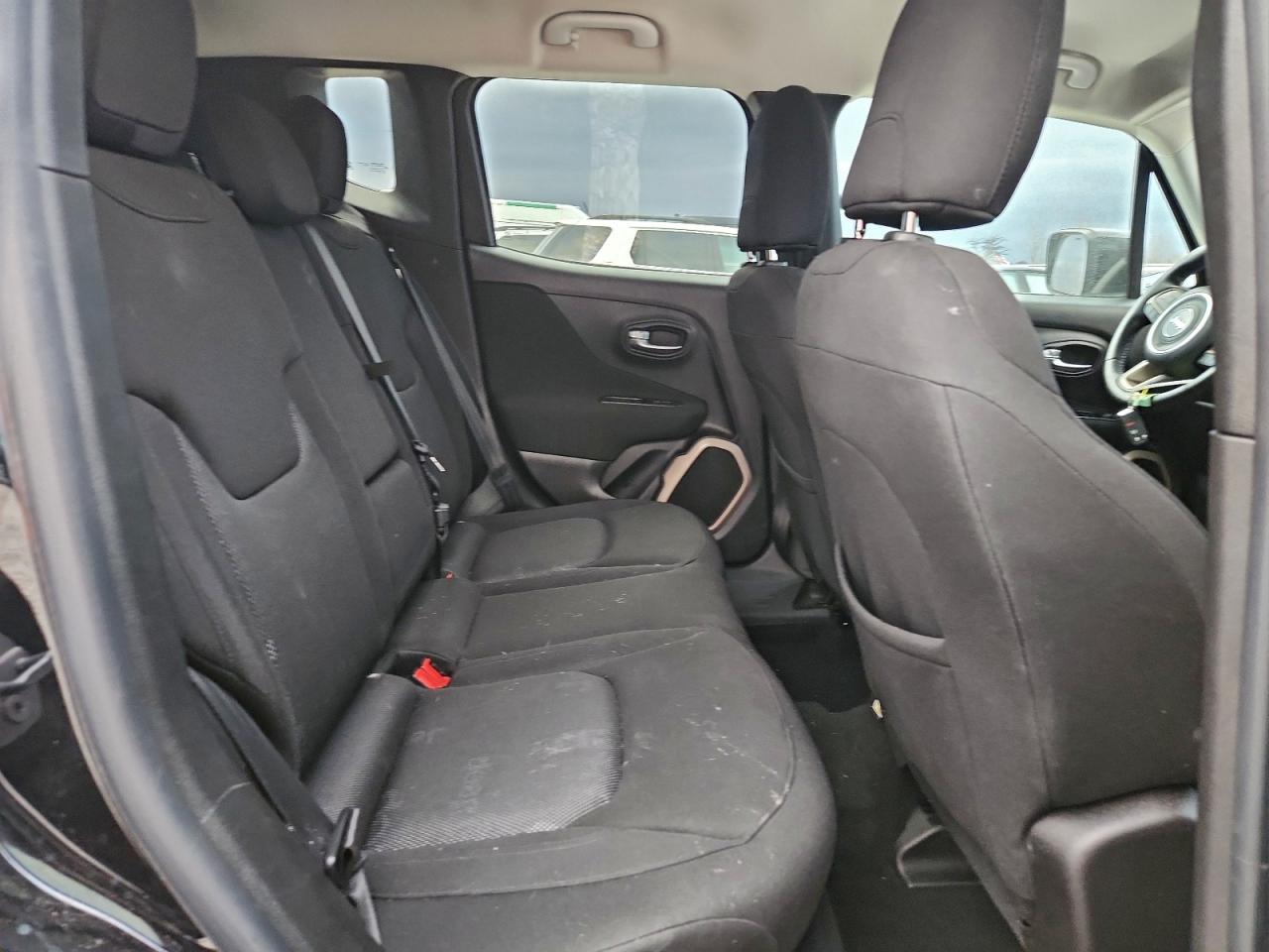 Jeep Renegade Latitude Image 2