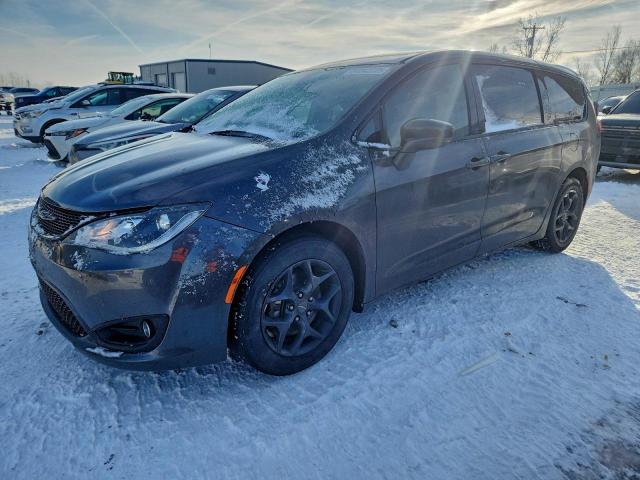  Salvage Chrysler Pacifica