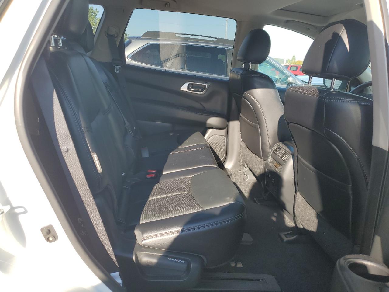 Nissan Pathfinder Platinum Image 11