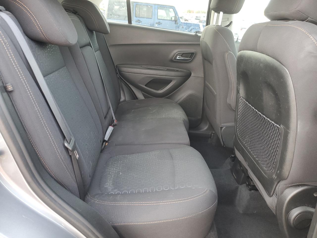 Chevrolet Trax Ls Image 2