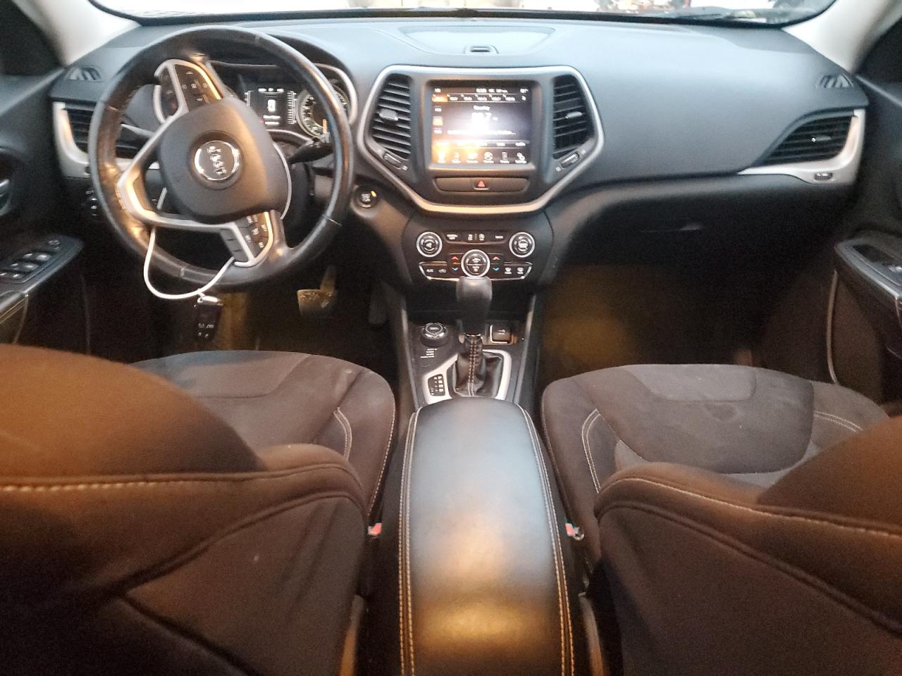 Jeep Grand Cherokee Latitude Image 8