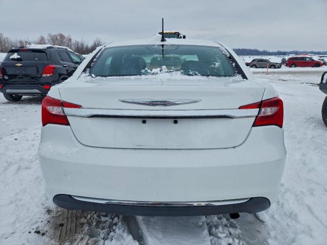 Chrysler 200 Touring Image 12