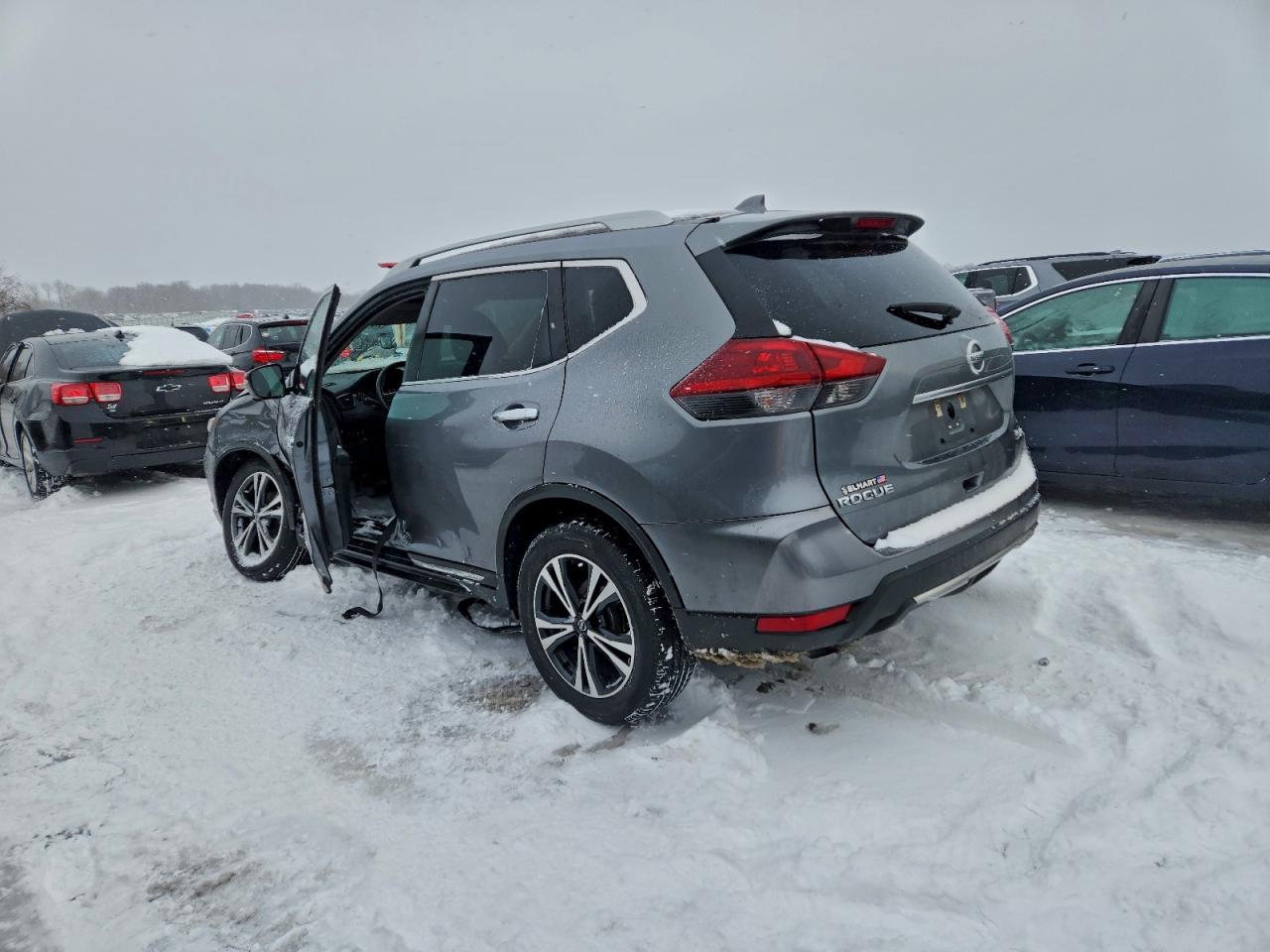 Nissan Rogue S Image 5