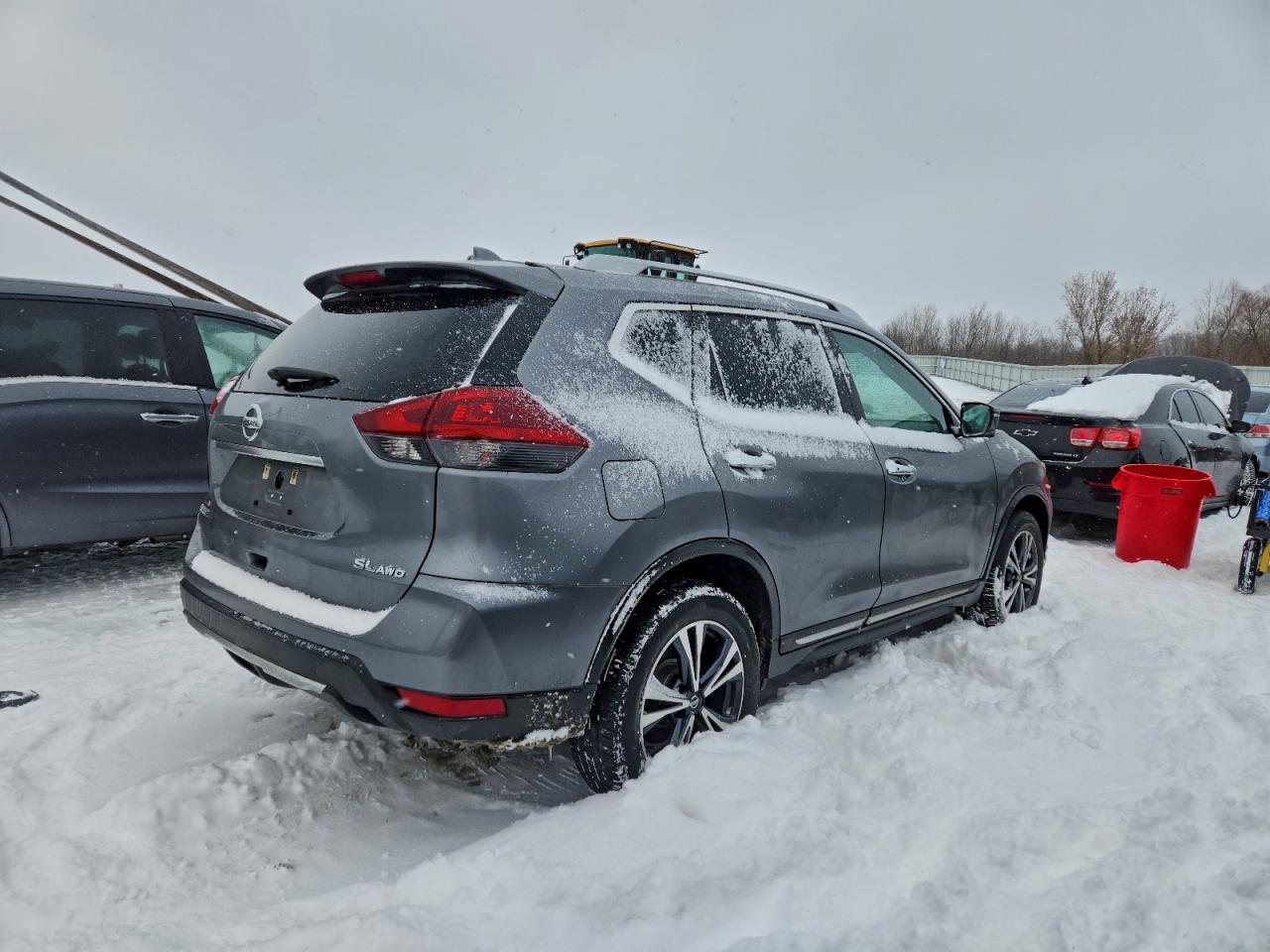 Nissan Rogue S Image 3