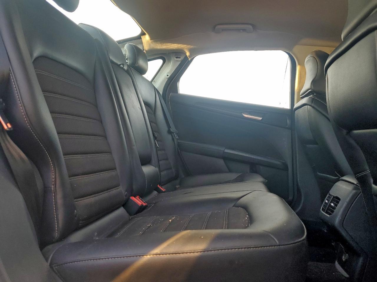 Ford Fusion Se Image 11