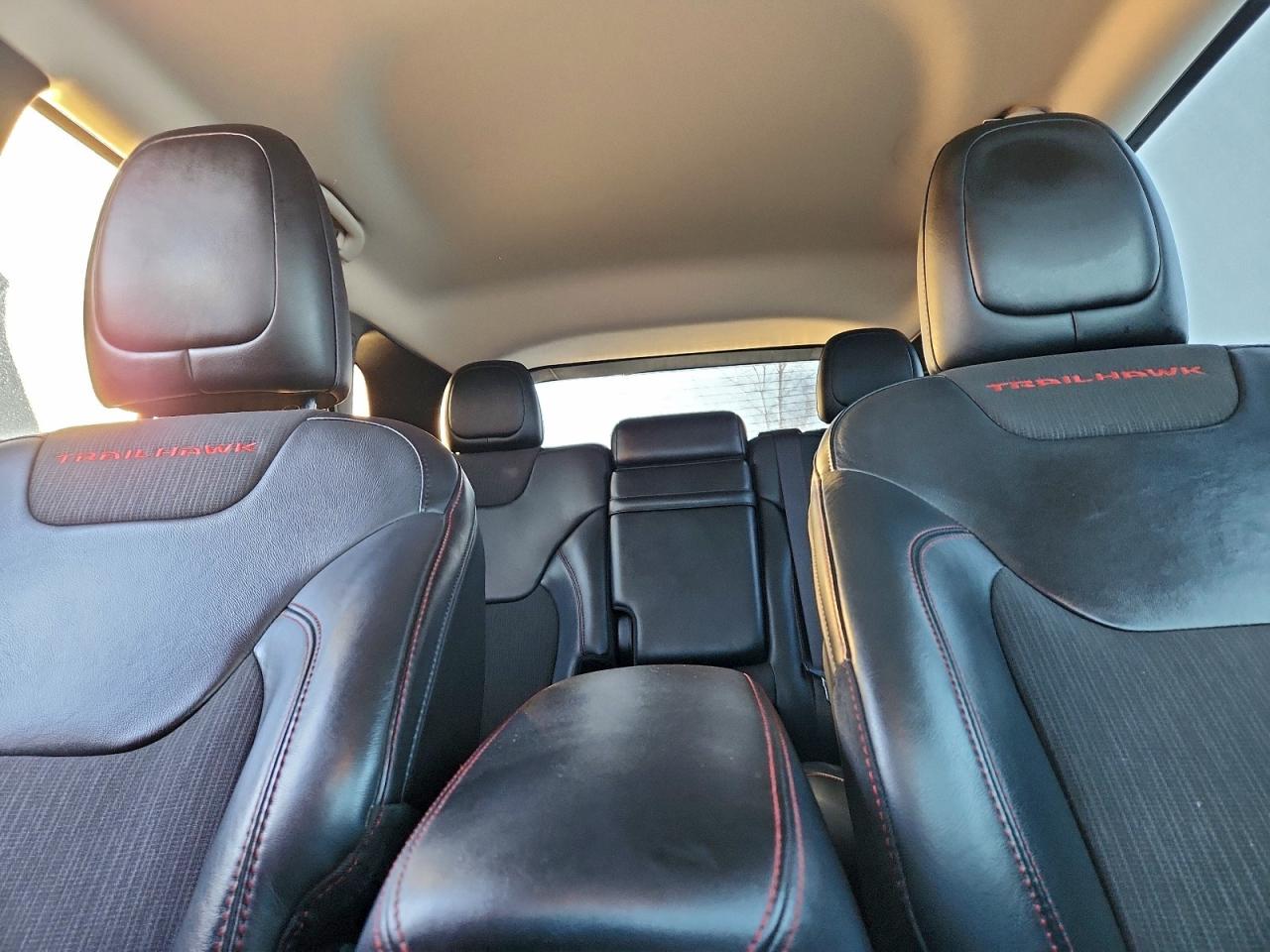 Jeep Cherokee Trailhawk Image 11