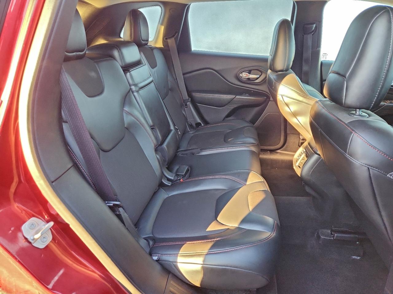 Jeep Cherokee Trailhawk Image 7