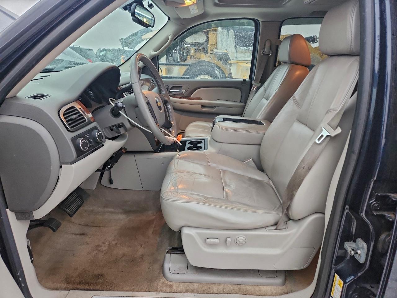 Chevrolet Suburban K1500 Image 9