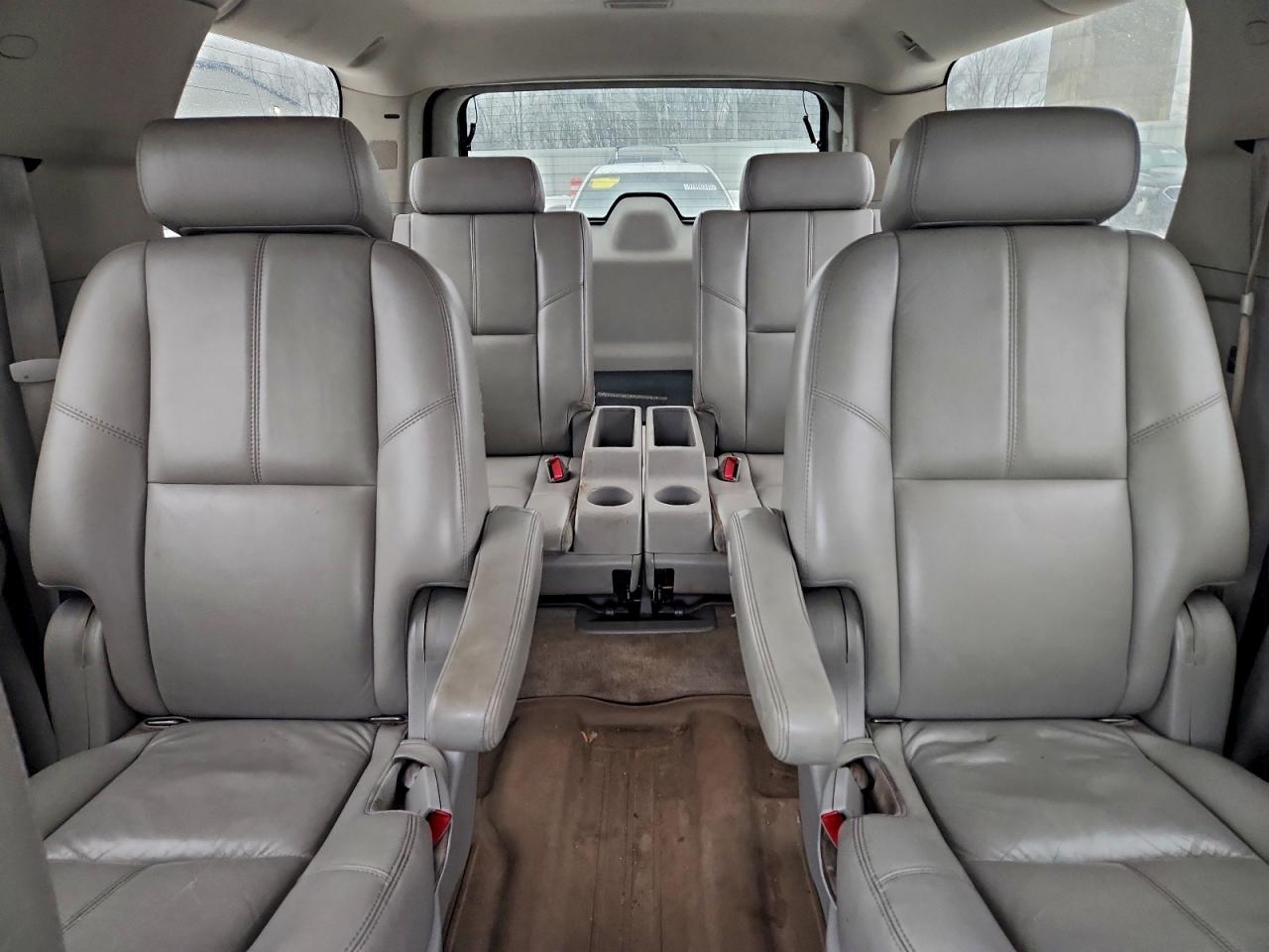 Chevrolet Suburban K1500 Image 7