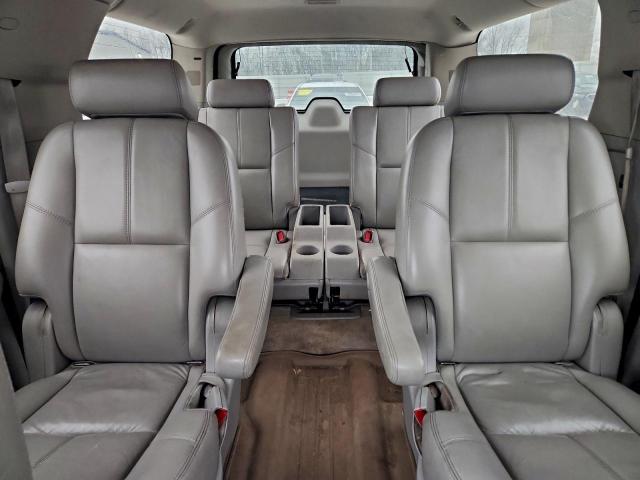 Chevrolet Suburban K1500 Image 7